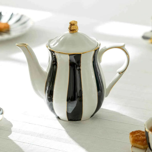 Black and White Scallop 40oz Fine Porcelain Teapot
